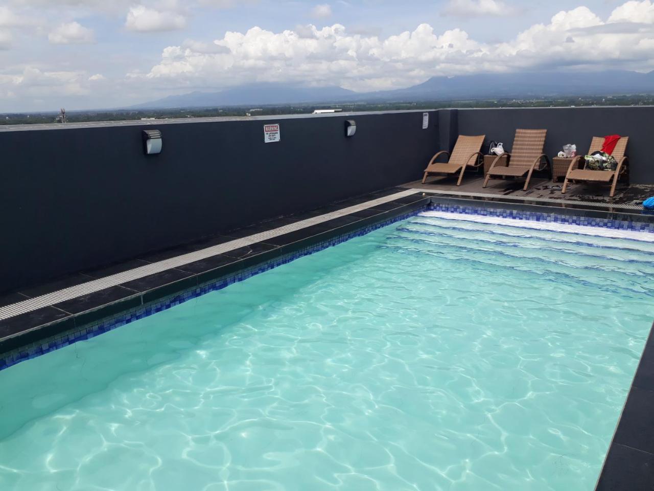 913Cityscape Located At City Center Bacolod Extérieur photo